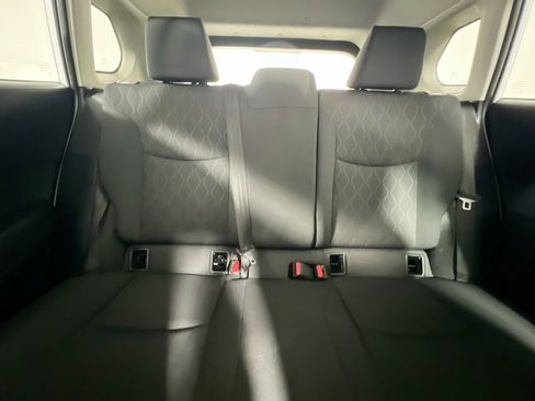 Used 2024 Toyota Corolla Cross LE image 33