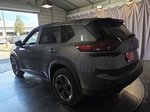 Used 2025 Nissan Rogue SV FWD image 7