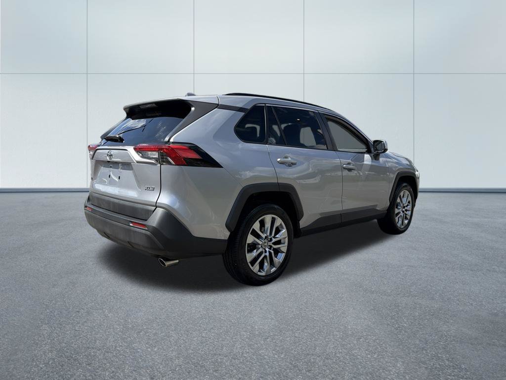 Used 2020 Toyota RAV4 XLE Premium FWD image 5