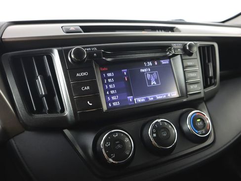 Used 2018 Toyota RAV4 LE AWD/4WD image 16