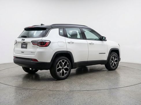 Used 2025 Jeep Compass Limited AWD/4WD image 9