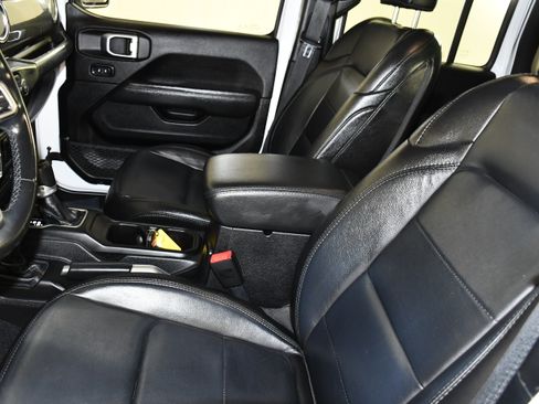 Used 2020 Jeep Wrangler Unlimited Sahara AWD/4WD image 38