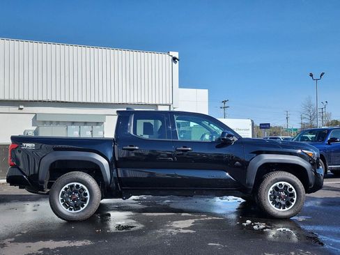 Used 2025 Toyota Tacoma TRD Off-Road image 6