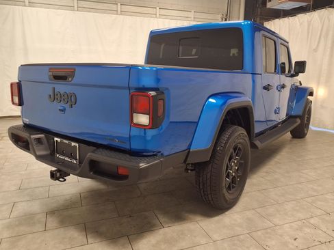 Used 2025 Jeep Gladiator Sport image 9