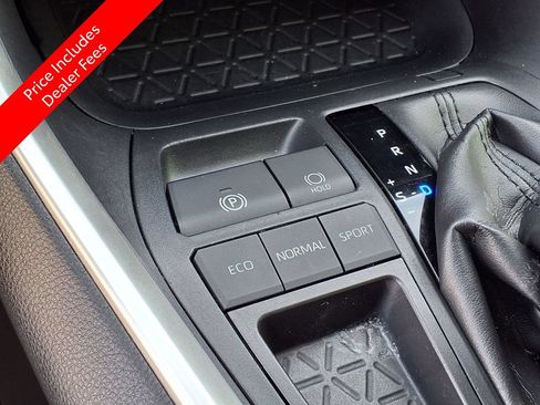 Used 2020 Toyota RAV4 XLE Premium FWD image 28