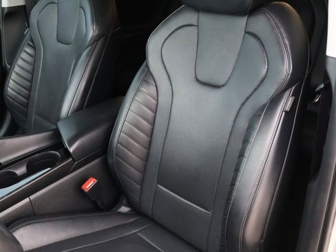 Used 2023 Hyundai Elantra Limited image 11