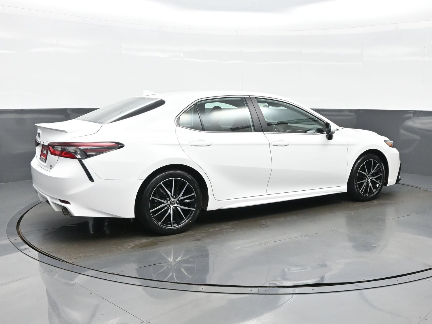 Used 2024 Toyota Camry SE AWD/4WD image 6