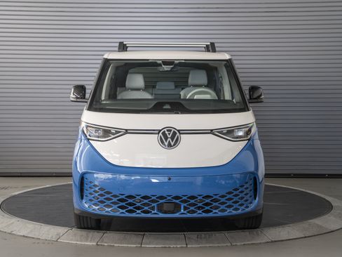 Used 2025 Volkswagen ID. Buzz 1st Edition RWD image 8