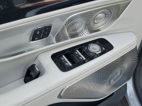 New 2026 Lincoln Nautilus Reserve image 9