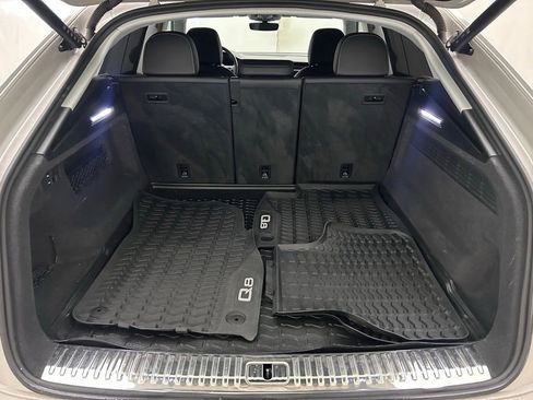 Used 2023 Audi Q8 Prestige AWD/4WD image 9