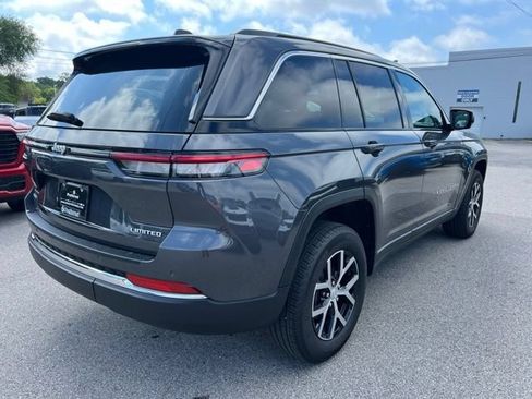 Used 2024 Jeep Grand Cherokee Limited AWD/4WD image 11