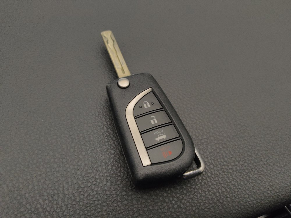 Used 2020 Toyota Camry SE w/ Carpet Mat Package FWD image 32