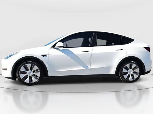 Used 2022 Tesla Model Y Long Range AWD/4WD image 8
