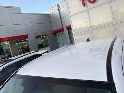 Used 2018 Toyota Tacoma SR image 10