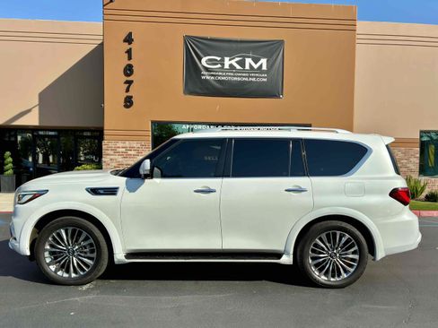 Used 2018 INFINITI QX80 4WD w/ Driver Assistance Package image 3