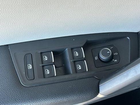 Used 2020 Volkswagen Tiguan SEL AWD/4WD image 15