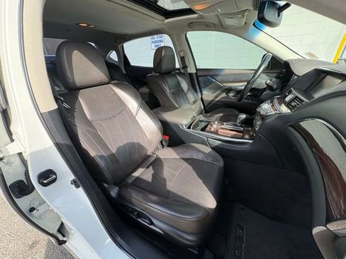 Used 2017 INFINITI Q70 L 3.7 w/ Deluxe Touring Package image 29