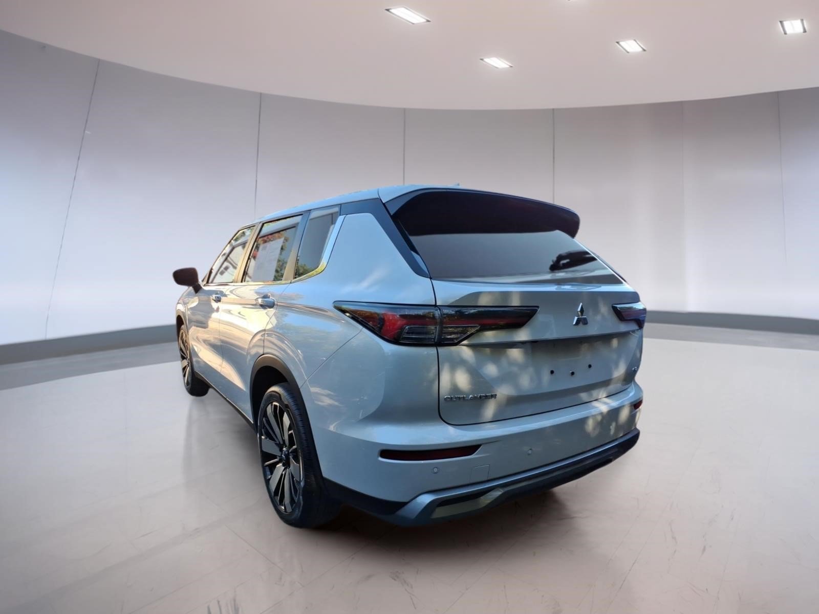 Used 2025 Mitsubishi Outlander SE AWD/4WD image 3