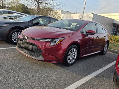 Certified 2022 Toyota Corolla LE image 1