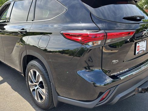 Used 2022 Toyota Highlander XLE AWD/4WD image 26