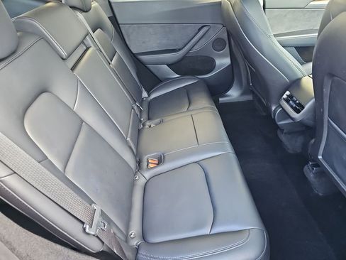 Used 2023 Tesla Model Y Performance image 37