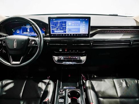 Used 2023 Lincoln Corsair Reserve image 11