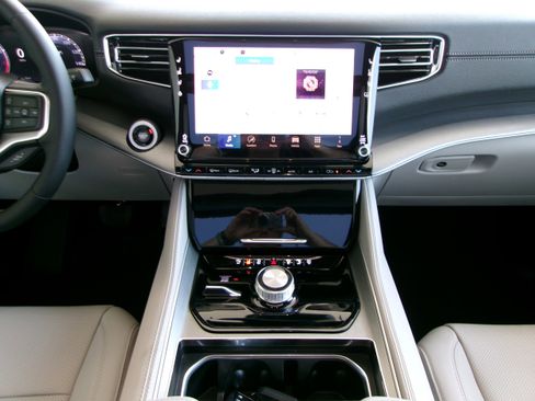 New 2026 Jeep Grand Wagoneer 4WD image 14