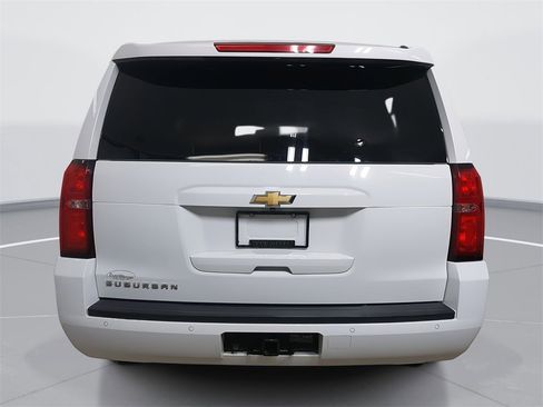 Used 2018 Chevrolet Suburban LT image 5
