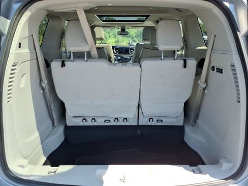 Used 2019 Chrysler Pacifica Limited FWD image 69
