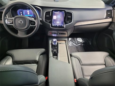 Certified 2024 Volvo XC90 B6 Ultimate w/ Lounge Package image 18