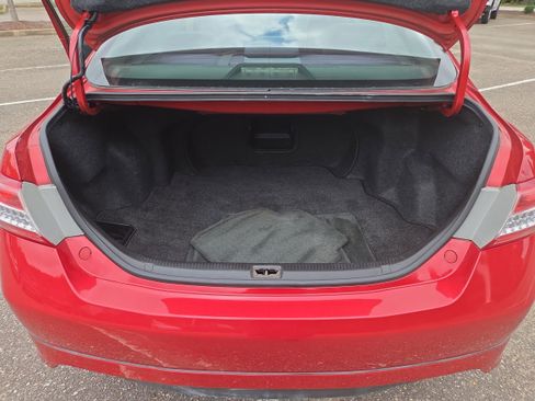 Used 2011 Toyota Camry SE w/ SE Extra-Value Pkg #1 FWD image 11