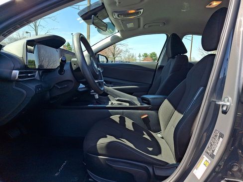 Used 2024 Hyundai Elantra SEL image 13