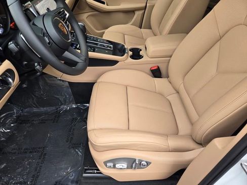 Used 2026 Porsche Macan image 25