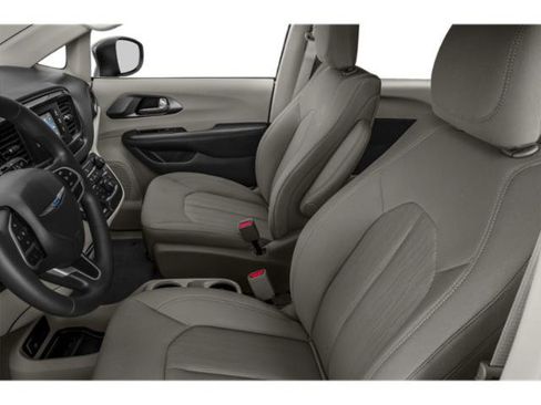 Used 2018 Chrysler Pacifica LX image 10