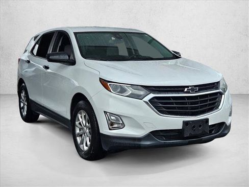 Used 2020 Chevrolet Equinox LS w/ LS Convenience Package image 3