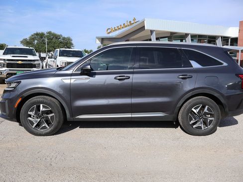 Used 2022 Kia Sorento S FWD image 2