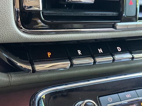 Used 2018 Lincoln Navigator L Reserve w/ Technology Package image 27