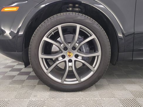 Used 2023 Porsche Cayenne E-Hybrid image 28