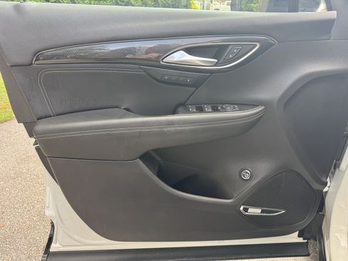 Used 2022 Buick Envision Essence w/ Technology Package I FWD image 4
