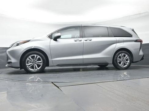 Certified 2023 Toyota Sienna Platinum image 39