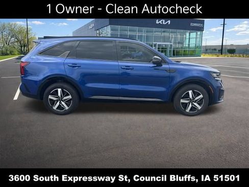 Used 2022 Kia Sorento S w/ Panoramic Sunroof Package FWD image 2