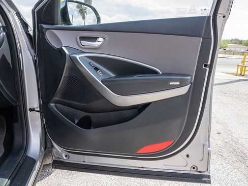 Used 2016 Hyundai Santa Fe SE image 12