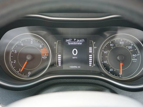 Used 2019 Jeep Cherokee Latitude Plus w/ Cold Weather Group AWD/4WD image 19