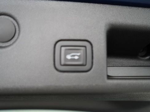 Used 2023 Chevrolet Equinox LT image 57