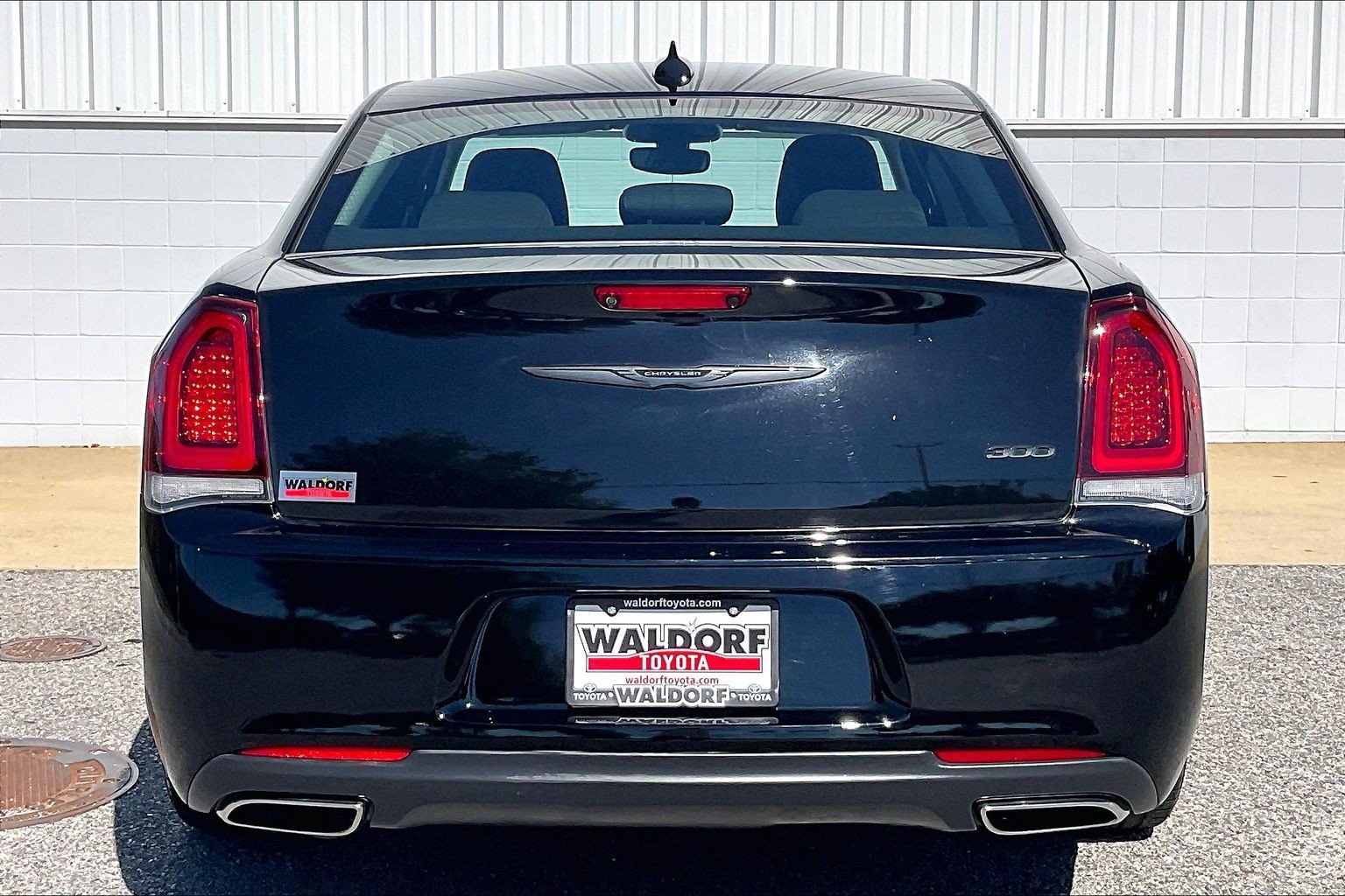 Used 2023 Chrysler 300 Touring w/ Sport Appearance Package RWD image 5
