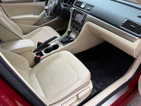 Used 2018 Volkswagen Passat 2.0T SE image 9