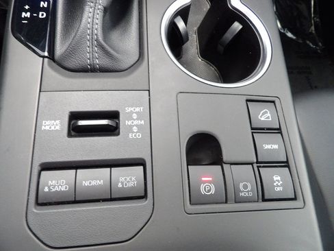 Used 2024 Toyota Highlander XLE AWD/4WD image 34