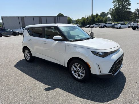 Used 2025 Kia Soul LX w/ LX Technology Package FWD image 10