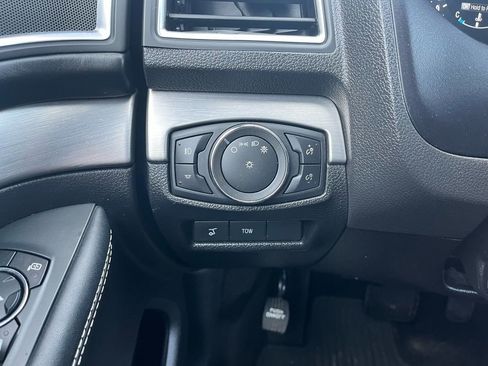 Used 2017 Ford Explorer Platinum image 15