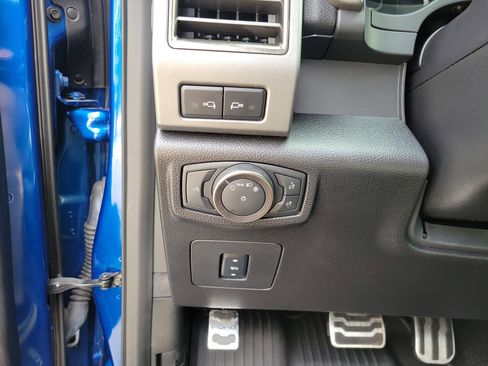 Used 2018 Ford F150 Raptor w/ Equipment Group 802A Luxury image 22